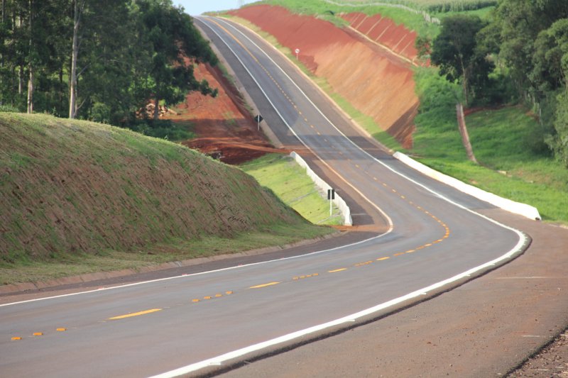 Projeto obriga União a duplicar todas as rodovias federais