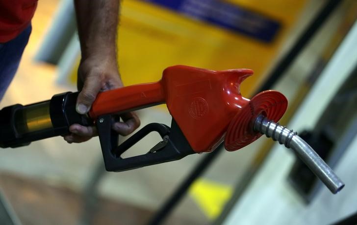 Preço dos combustíveis cai e segura a inflação em 2018