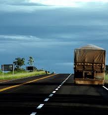 Queda no volume de cargas no transporte rodoviário começa a estabilizar.