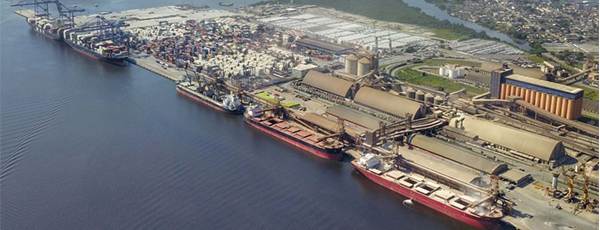 Porto de Paranaguá bate recorde em movimento de caminhões