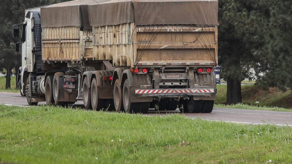 Safra colhida no verão vai manter setor de transportes de cargas até junho