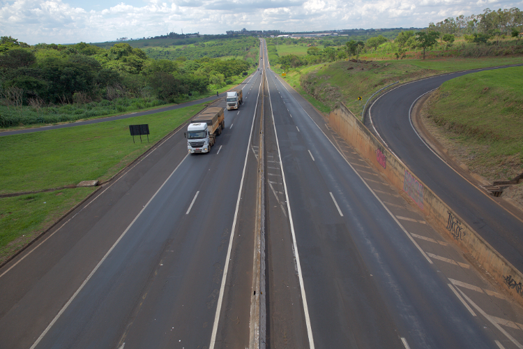 Pandemia continua impactando o transporte rodoviário de cargas.