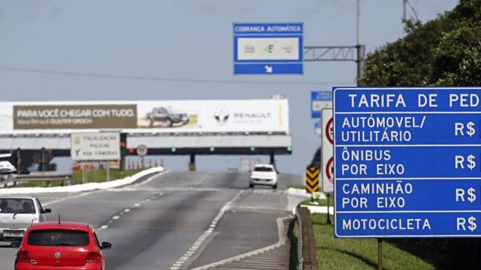 Queda na arrecadação leva governo a liberar aumento do pedágio