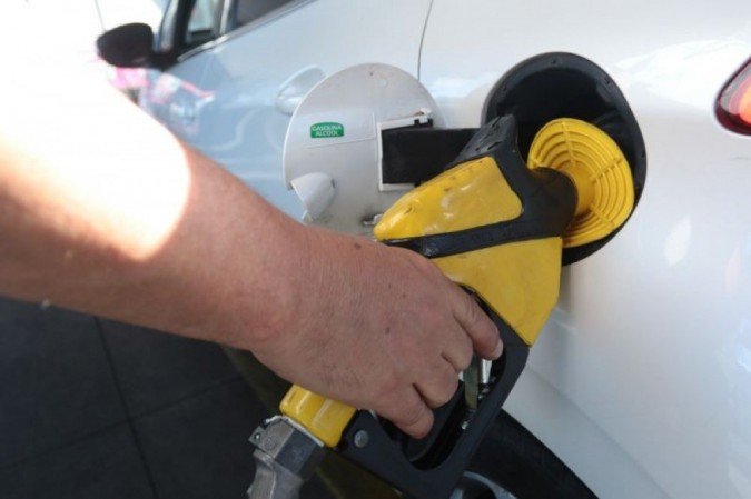 Preço médio da gasolina está 12% maior no início de outubro