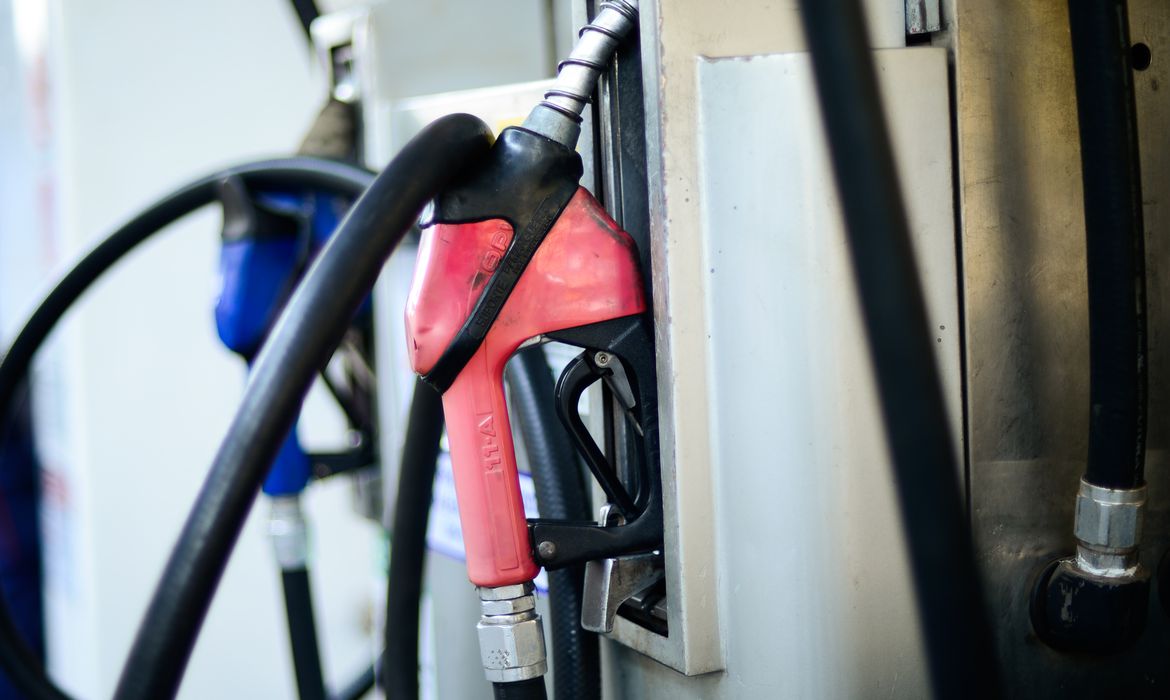 ANP: Preço do litro da gasolina cai na média do Brasil