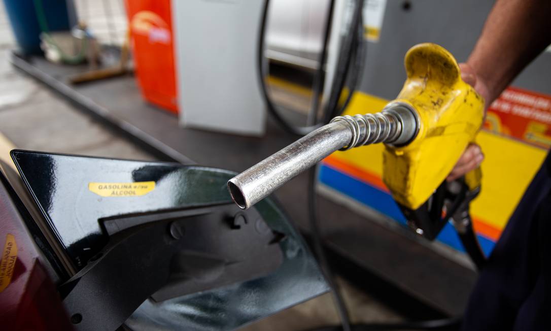 PEC dos Combustíveis, que zera imposto sobre gasolina, diesel e gás em 2022 e 2023, é apresentada por deputado