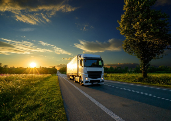 Alta do transporte de carga demanda investimento tecnológico