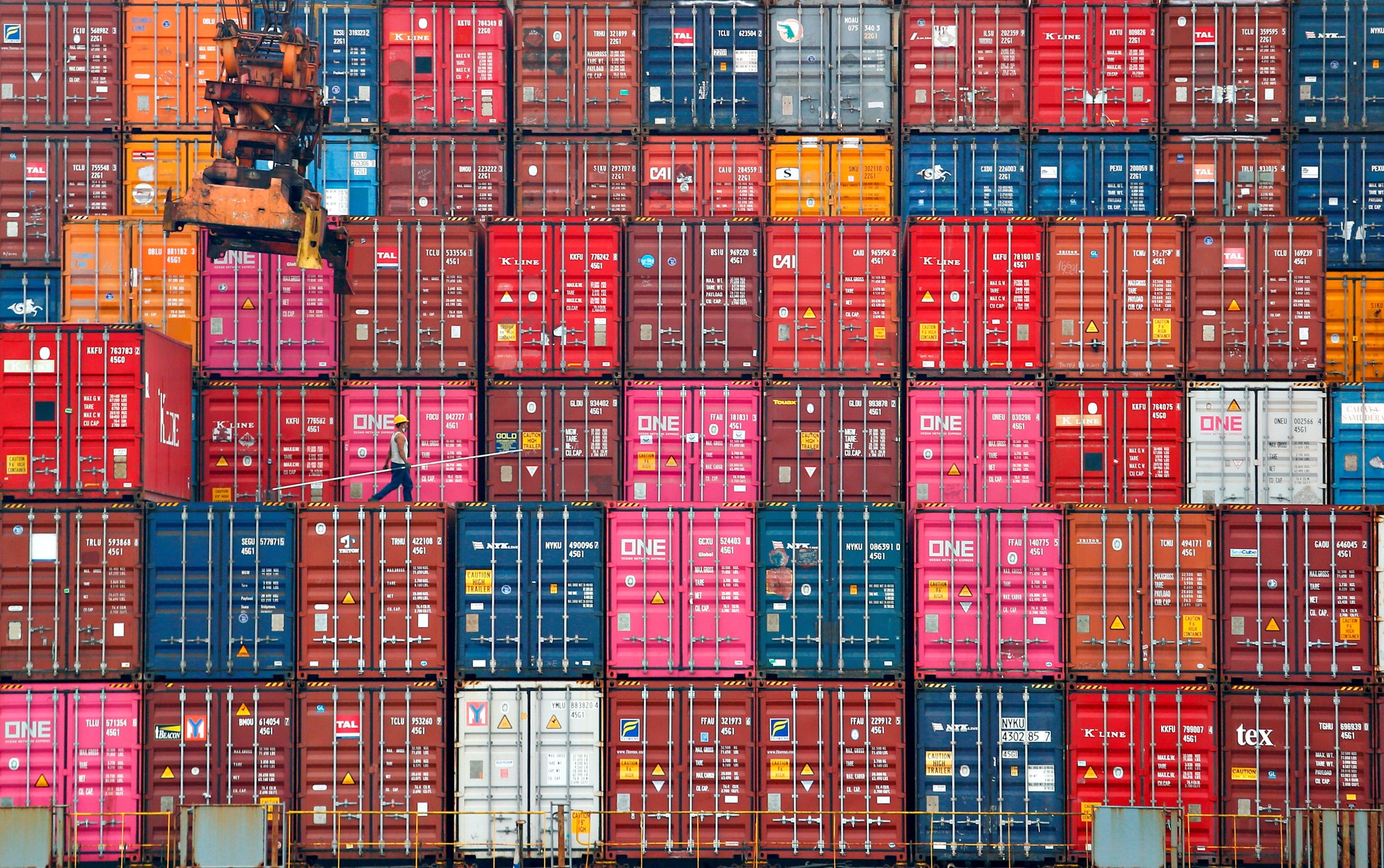 MSC e Maersk reduzem transporte de carga para a Rússia aos bens essenciais