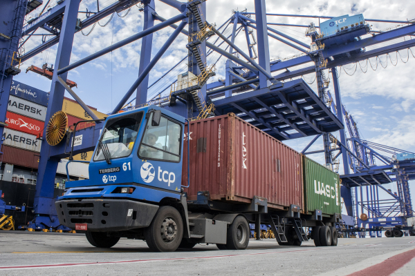 Importações superam exportações do Paraná em fevereiro
