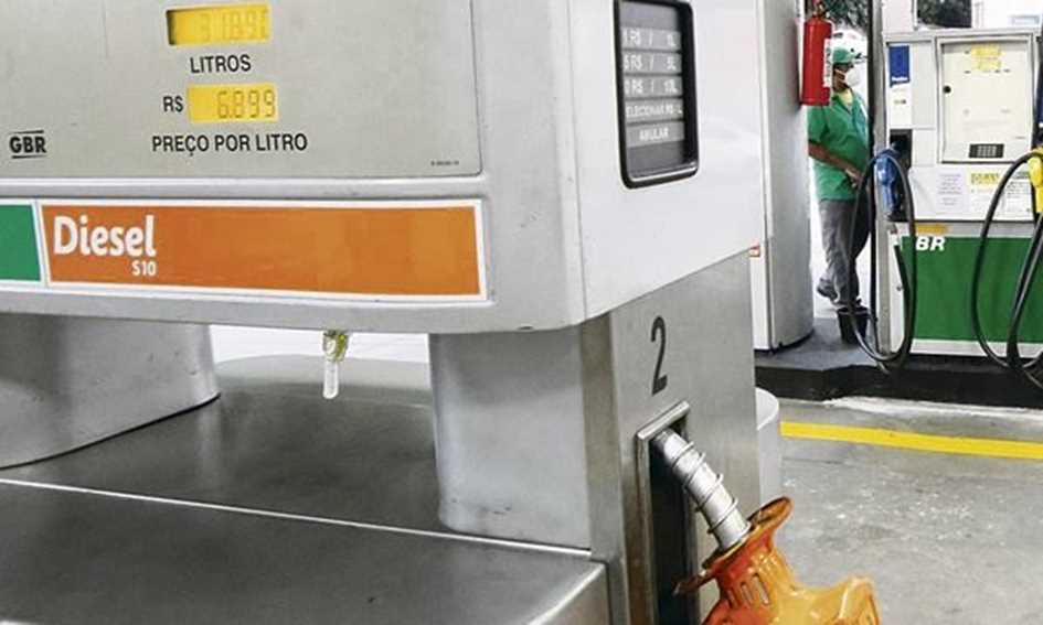 Risco de faltar diesel gera preocupação às empresas de transporte