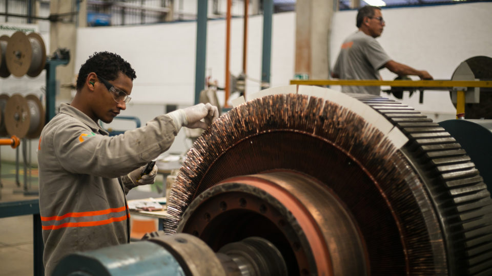 Paraná precisa qualificar 833 mil trabalhadores em ocupações industriais até 2025