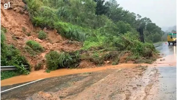 Litoral do Paraná amarga prejuízos em temporada com estradas interditadas e em obras