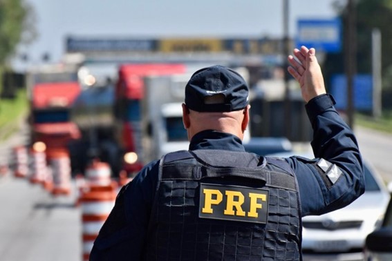 PRF decide suspender restrição de caminhões nas BRs 277 e 376 no Paraná