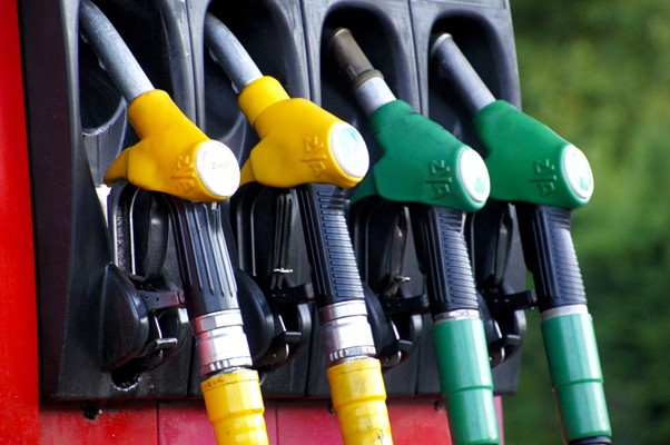 Preço da gasolina pode subir 4% após alta do etanol, diz especialista