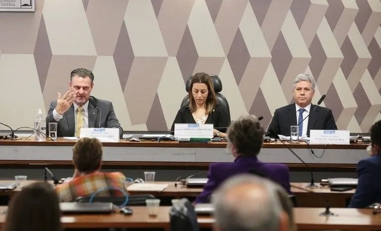 Em audiência no Senado, ministro Carlos Fávaro destaca iniciativas para fortalecimento do agronegócio