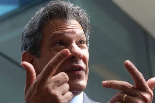 Política econômica de Lula está na direção errada para 90% do mercado, diz pesquisa