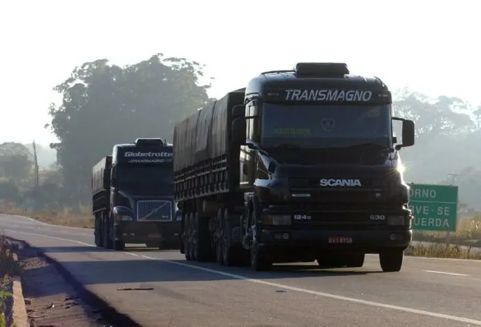 Aumento em serviços é impulsionado por transporte rodoviário de cargas