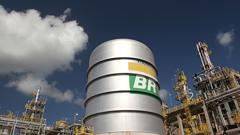 Petrobras bate recorde de produção de gasolina e diesel S10 em junho