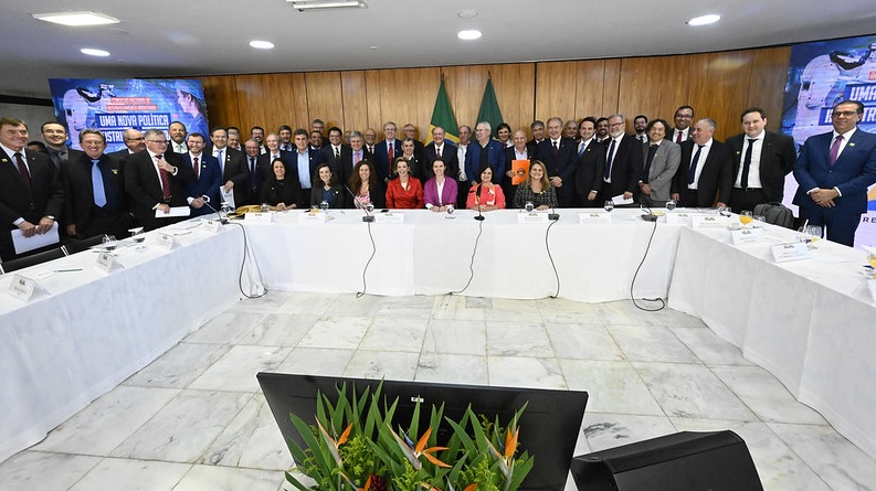 Nova política industrial inclui infraestrutura, saneamento e moradia