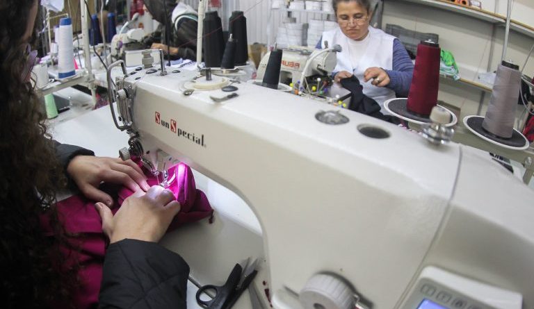 Ritmo de contratações na indústria do Paraná desacelera no primeiro semestre