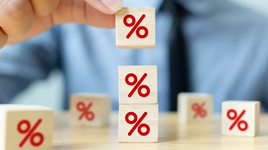 Selic vai cair a 12,75%? Mercado aposta em novo corte de 0,5 ponto hoje