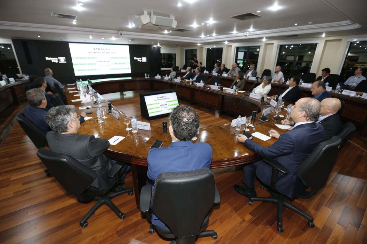 Estado apresenta plano para a indústria à nova diretoria da Fiep