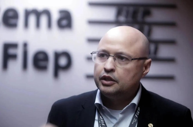 Na posse, novo presidente da Fiep defende política industrial efetiva e eficiente