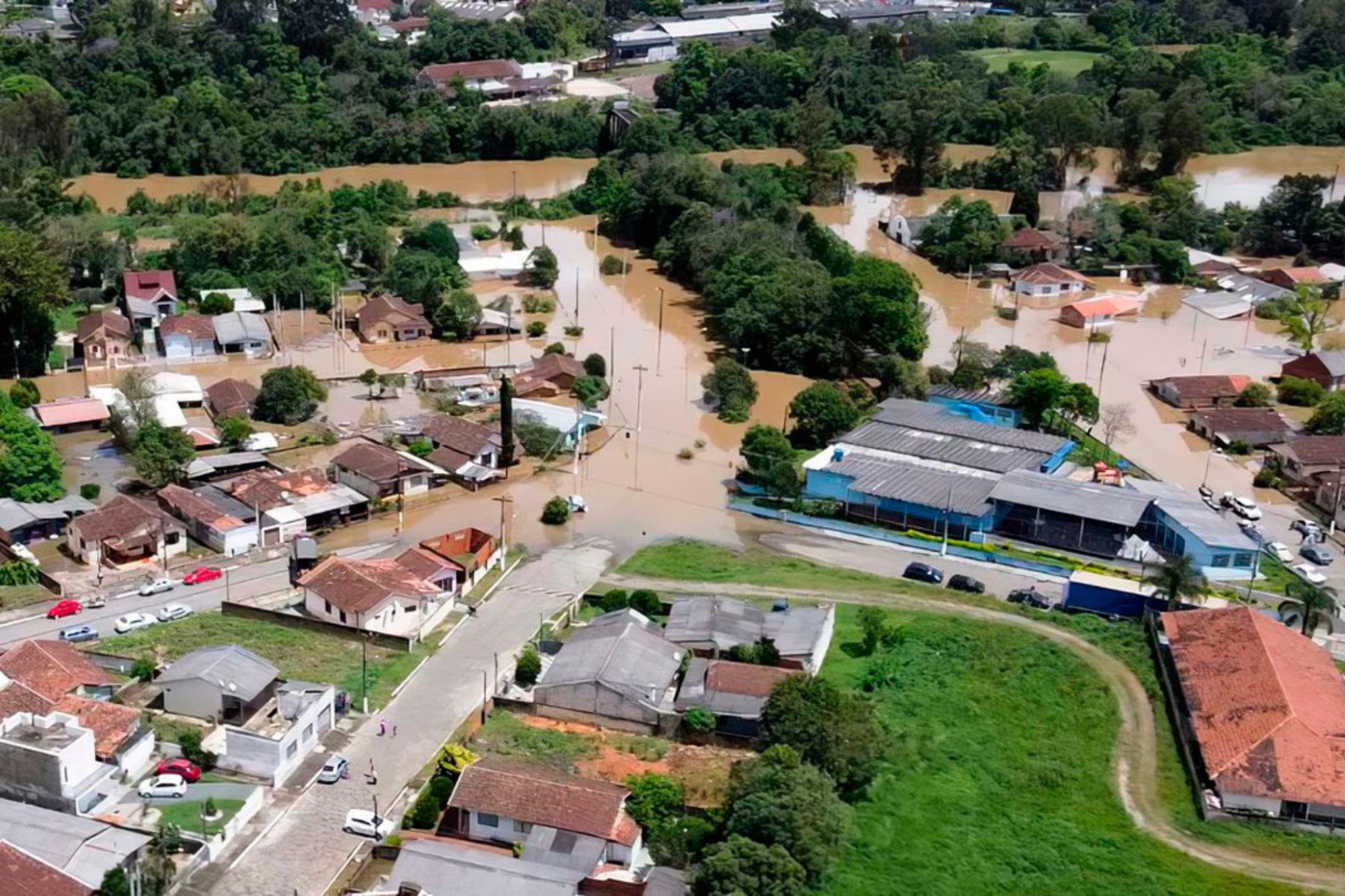 Chuvas no Paraná: Prioridade é a limpeza das cidades e reconstrução das rodovias, afirma Ratinho Júnior