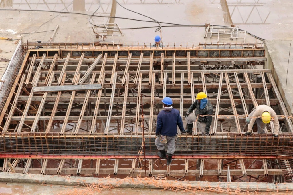 Paraná gera mais de 100 mil empregos em nove meses e se consolida como líder da região Sul