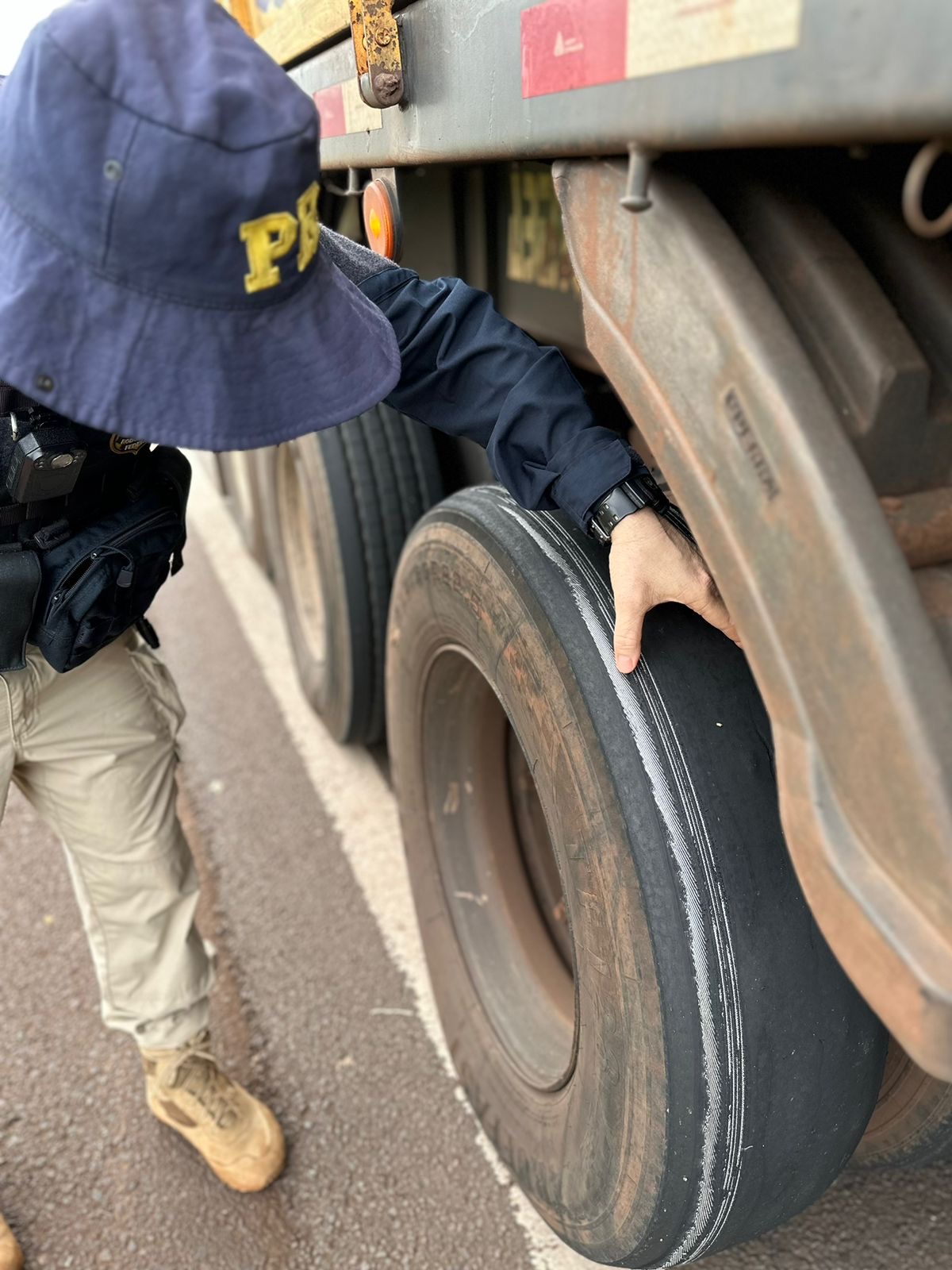 PRF intensifica fiscalização de caminhões em rodovias do Paraná