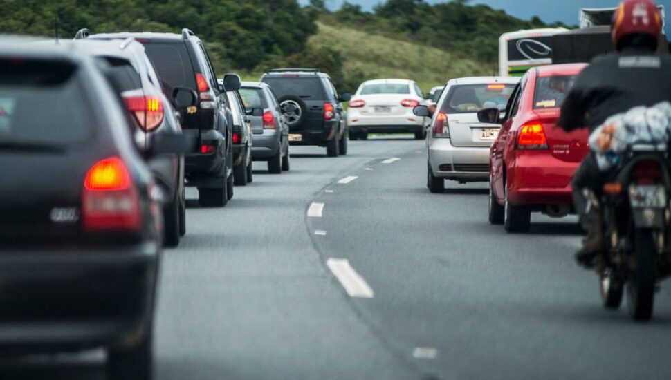 Movimento nas estradas do Paraná: BR-277, BR-376 e mais rodovias em tempo real