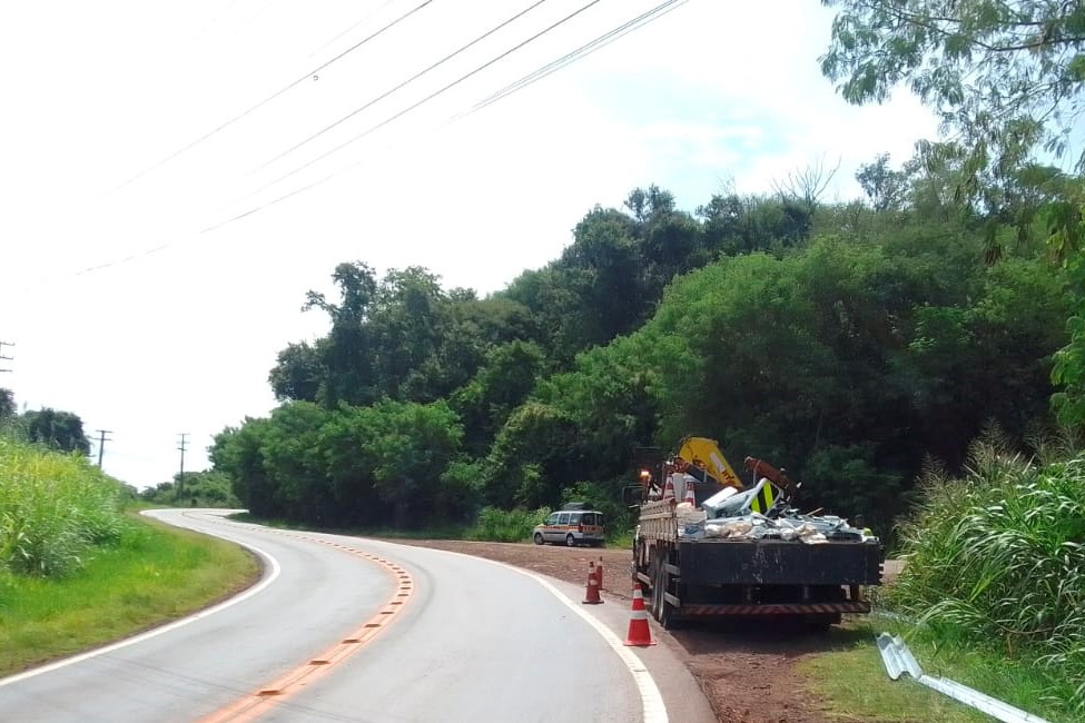 DER/PR realiza melhorias de segurança viária na PR-317 em Toledo