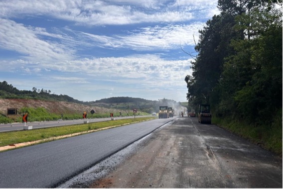 Duplicação da PR-445 avança na nova pavimentação e recuperação da pista antiga