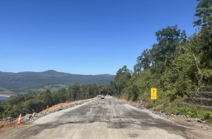 Rodovia PR-170 está com tráfego parcialmente liberado, em Pinhão