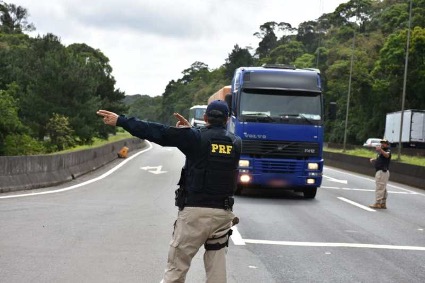 Feriado de Páscoa tem restrições para caminhões em rodovias federais