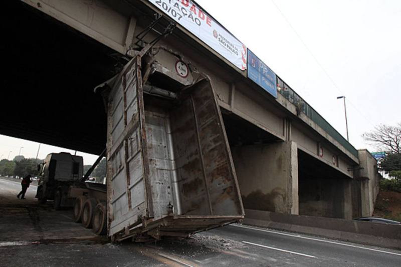 Caminhões basculantes serão obrigados a terem sistema de segurança até Janeiro de 2018