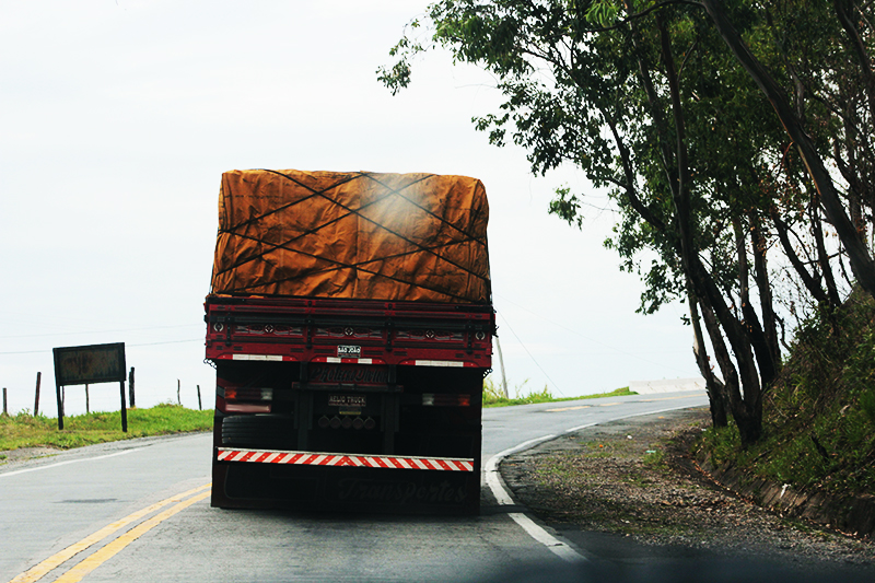 Caminhões antigos precisam ser adaptados para nova resolução da amarração de cargas