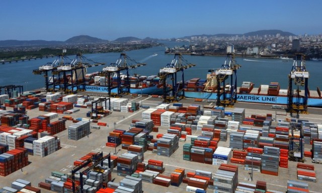 Paralisações geram atrasos de até uma semana no Porto de Santos