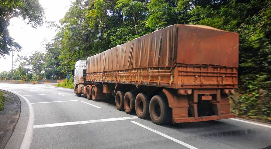 Carretas com quatro eixos em tandem seguem proibidas