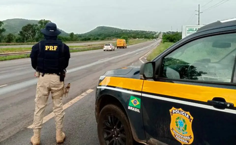 PRF Paraná lança canal no Whatsapp para informes de trânsito; saiba como participar